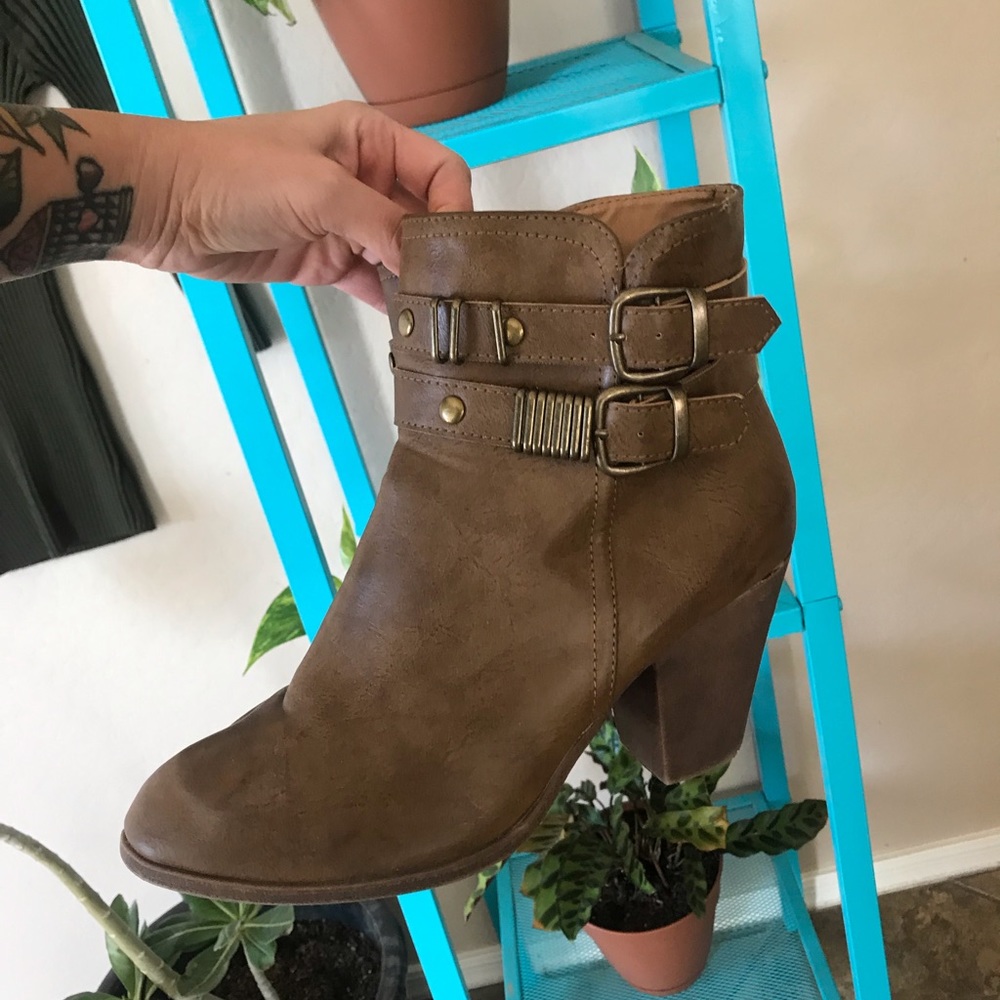 Brown ankle boots with buckles